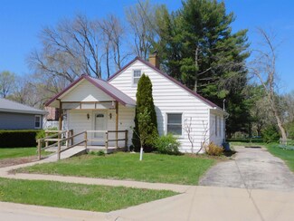 514 E Prospect St, Manchester, IA 52057