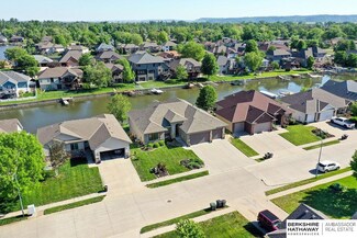 710 Key Cir, Carter Lake, IA 51510