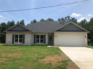 174 Shadow Wood Ln, Wetumpka, AL 36092