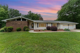 657 Spring St, Walnut Cove, NC 27052