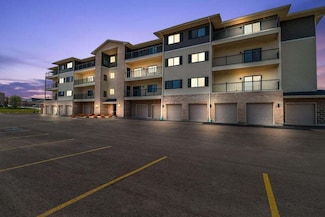 2034 W 75th Place Unit 16, Merrillville, IN 46410