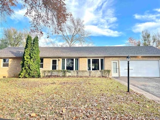 5710 SW 14th St, Topeka, KS 66604