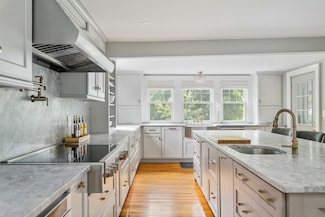 46 Bartlett St, Chelmsford, MA 01824