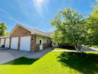 1024 Birchwood Ln, Aberdeen, SD 57401