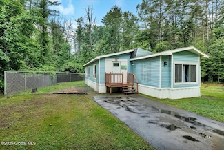 1073 Middleline Rd, Ballston Spa, NY 12020