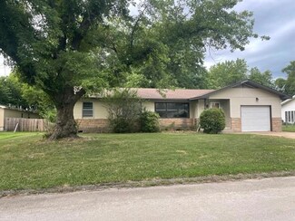 1315 N 9th St, Independence, KS 67301