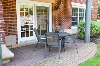 350 Boylston St Unit 102, Newton Center, MA 02459