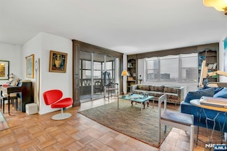 2000 Linwood Ave Unit 12S, Fort Lee, NJ 07024