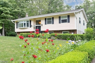 110 Fieldstone Dr, Ringwood, NJ 07456