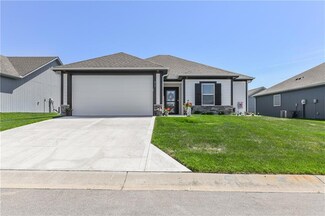 413 NE Chestnut Ct, Oak Grove, MO 64075