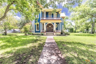 624 Saint Louis St, Gonzales, TX 78629