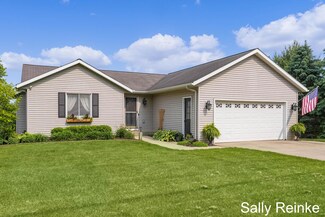 9158 Summit Ave NE, Rockford, MI 49341
