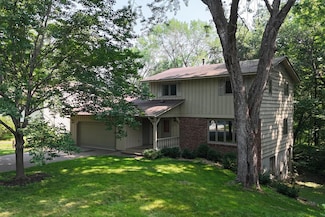 2087 Violet Ln, New Brighton, MN 55112
