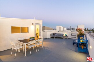 1246 Gordon St, Los Angeles, CA 90038