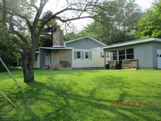 10 Sunnyside Dr, Dalton, MA 01226