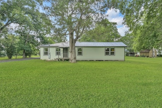511 Front St, New Waverly, TX 77358