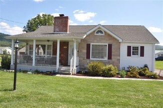 211 E Phillip St, Covington, VA 24426