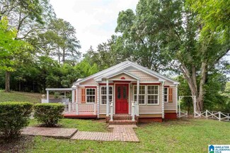 206 Sanders Hill Dr, Weaver, AL 36277