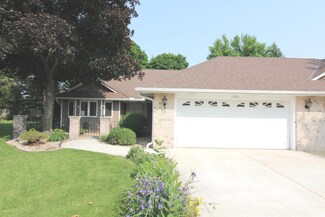 1091 Serene Ct, Saint Paul, MN 55126