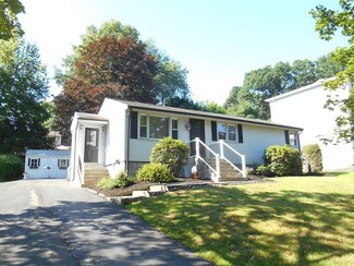 16 Roath St, Worcester, MA 01604