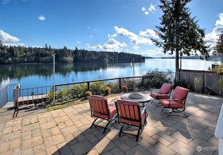 240 E Orchard Beach Dr, Grapeview, WA 98546