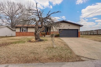 1674 S Catalina Ave, Springfield, MO 65804