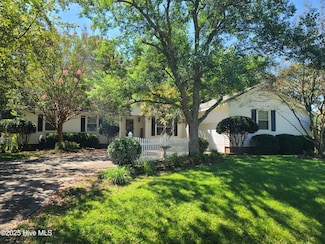 1957 Country Squire Rd, Kinston, NC 28504