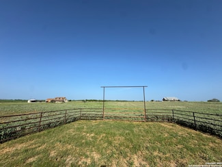 00 Farm To Market 462, Bigfoot, TX