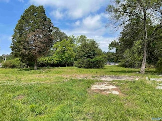 3035 Fairview Rd, Gadsden, AL 35904