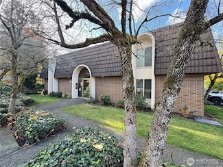 11004 NE 68th St Unit 910, Kirkland, WA 98033