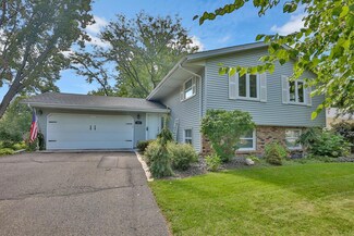 324 Moreland Cir, Saint Paul, MN 55118