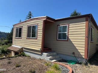 646 SE 8th St, Toledo, OR 97391