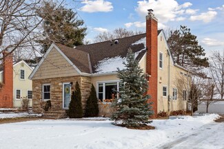330 11th St S, Hudson, WI 54016