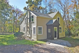 105 S Killingly Rd, Foster, RI 02825