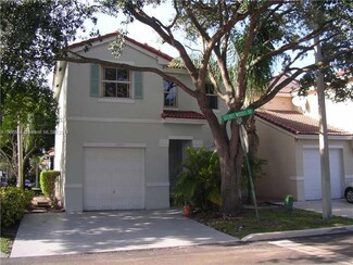 11255 Secret Woods Dr, Hollywood, FL 33026