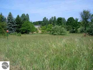 000 E Fort Rd, Suttons Bay, MI 49682
