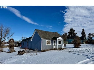 600 4th St, North Powder, OR 97867