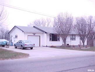 201 S 12th St, Le Claire, IA 52753