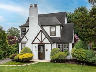 62 Webster Ave, Manhasset, NY 11030