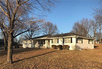 1009 S Us Highway 71, Savannah, MO 64485
