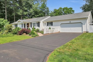 24 Fernwood Rd, Avon, CT 06001