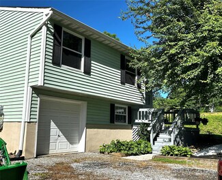 1004 W Gilbert St, Hendersonville, NC 28792