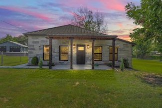 720 N Stockton St, Granbury, TX 76048