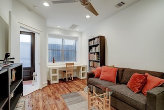 1706 Southmore Blvd, Houston, TX 77004