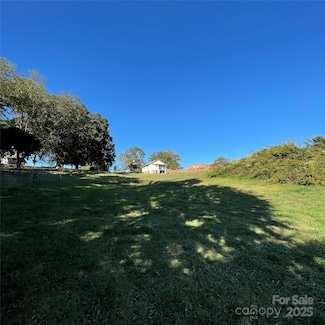 339 29th Avenue Dr NW, Hickory, NC 28601