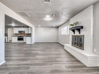 820 NW 34th St, Moore, OK 73160