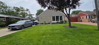 1278 E River Dr, Des Plaines, IL 60018