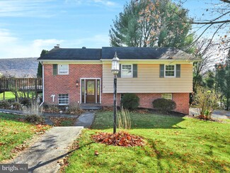 87 Crestview Dr, Pottsville, PA 17901
