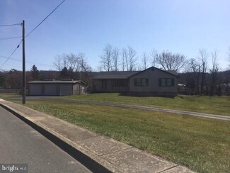 19 Wilson St, Paw Paw, WV 25434