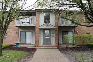 35431 Hickory Woods Dr Unit 8, Clinton Township, MI 48035